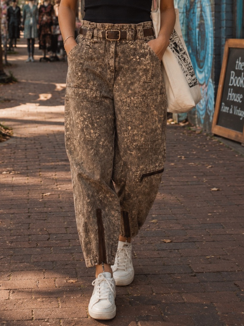 BDG Urban Outfitters Izzy Cargo Pants XS Brown Acid Wash Utility Paperbag